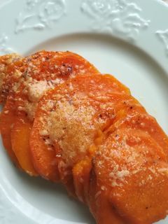 Sült édesburgonya szeletek parmezánnal recept fotója