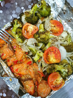Foto resep Baked Salmon (Black Pepper Garlic & Broccoli)