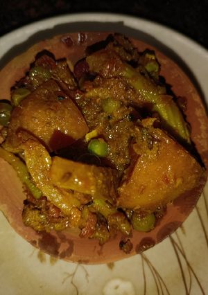 गोभी आलू मटर की सब्जी (gobi aloo matar ke sabzi recipe in Hindi) रेसिपी मुख्य फोटो