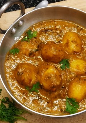 A picture of Kashmiri Dum Aloo !!.