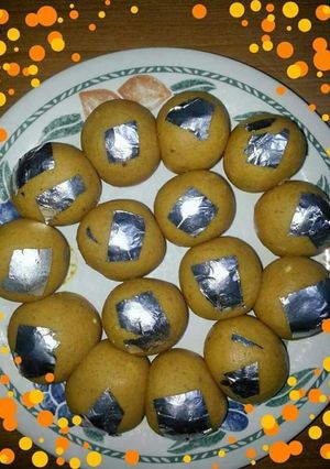 A picture of ●Besan ke laddoo.