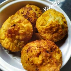 A picture of Khasta pyaz Kachori.