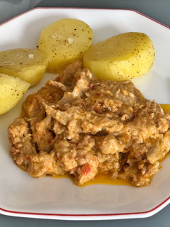Una foto de “No-lomo” o carne vegetal (tipo Heura) con nata