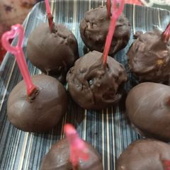 A picture of Cake pops 🎂 🥳🥳🥳.