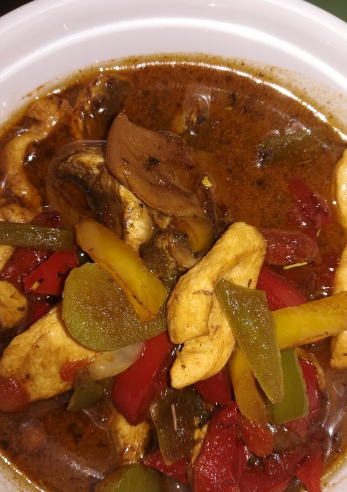 Una foto de Verduras y pollo con soja