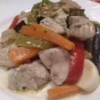 Pavo salteado con verduras