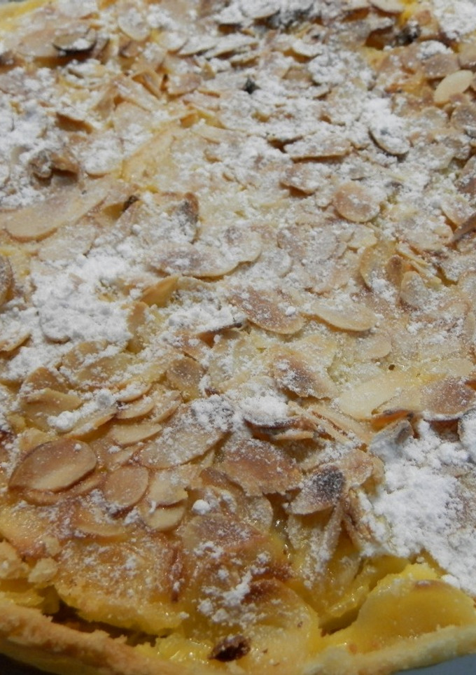 Una foto de Tarta de manzana con almendras