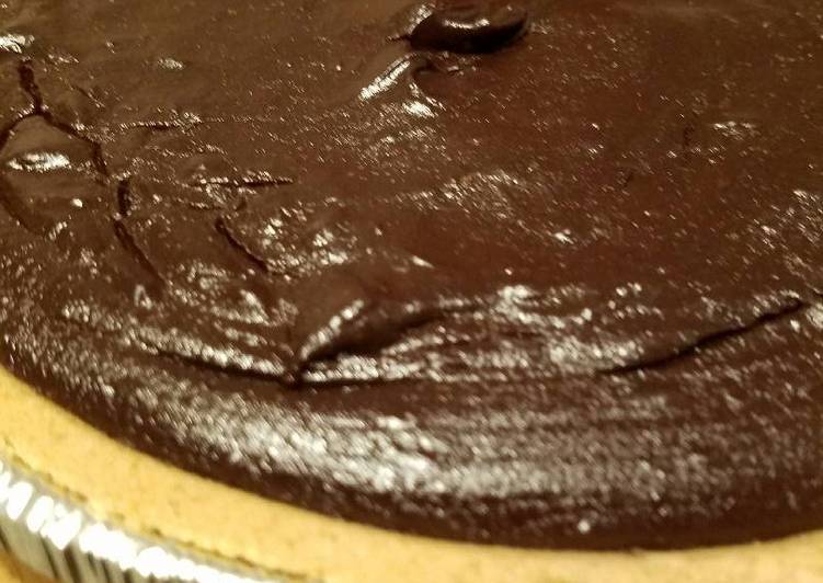 Simple Way to Prepare Homemade Chocolate Cream Pie