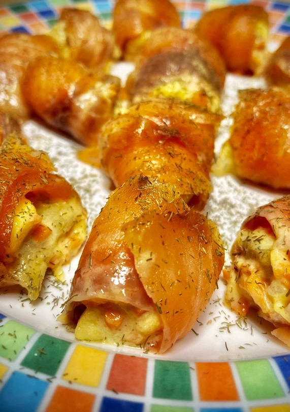 Una foto de Rollitos de salmón con mango y zanahoria