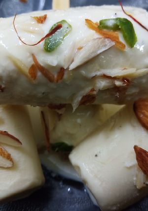 A picture of Khoaa kulfi.
