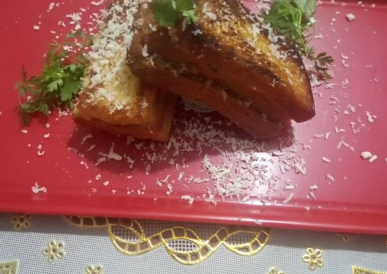 Layered sandwich