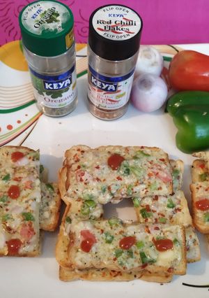 A picture of Chees Chilli Toast.