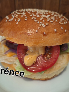 Hamburger zsemle. (Irénce módra.) 🍔🥬🧅🍅🫑 recept fotója