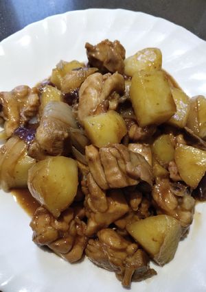 A picture of Stew Chicken.