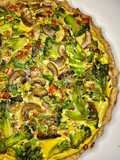 🌱Tarta de harina integral y de soja rellena de brócoli y champis 🌱