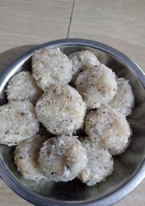 दूध और नारियल के पेड़े (Doodh aur nariyal ke pede recipe in Hindi) रेसिपी मुख्य फोटो