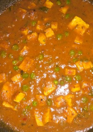 A picture of Panner mutter masala.