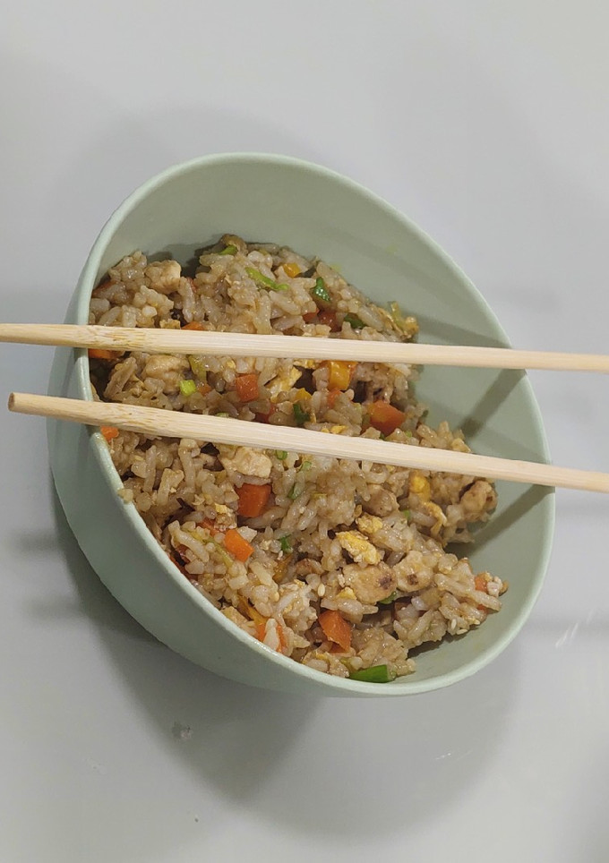 Una foto de Arroz frito con sabor Oriental