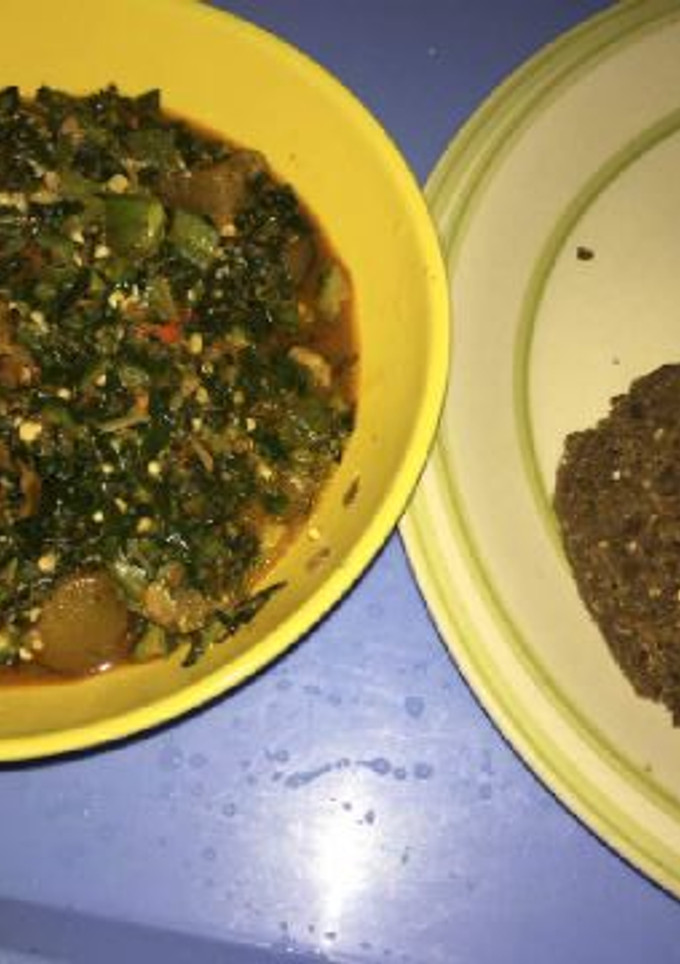 A picture of Okro soup with wheat.