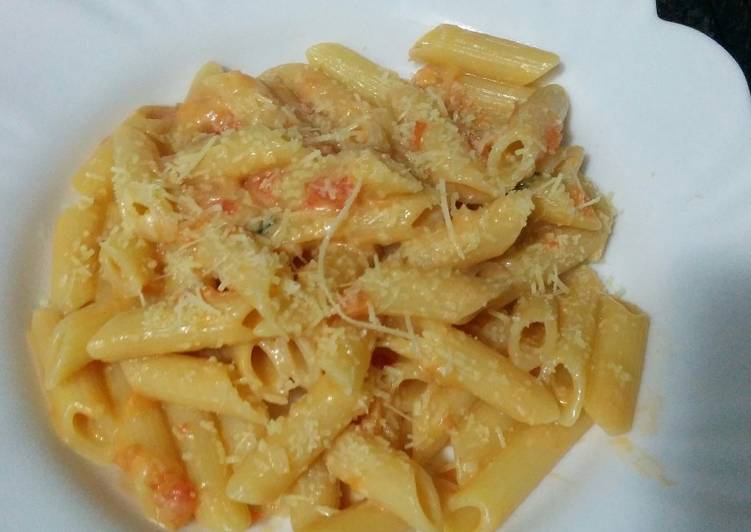 Macarrão ao molho rosé