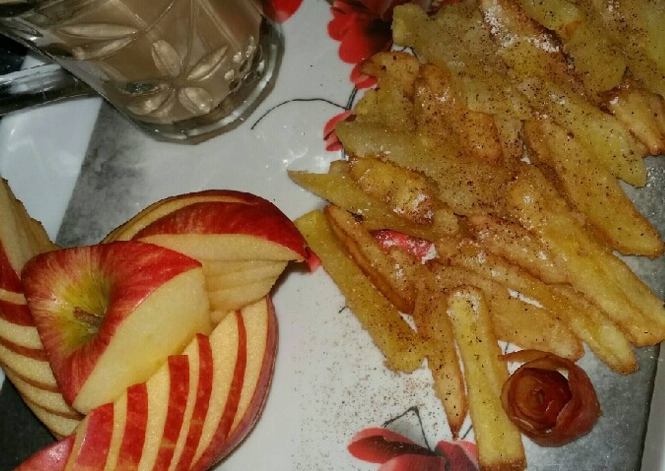 Apple fries with tea