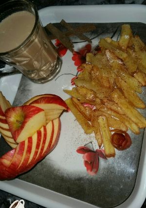 A picture of Apple fries with tea.