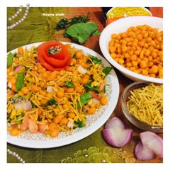 A picture of Boondi chat.