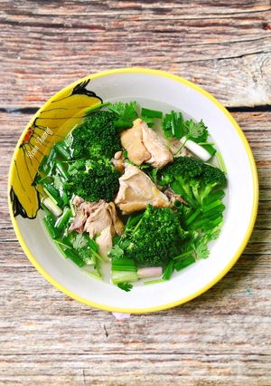 Hình của món Canh Gà Nấu Bông Cải Xanh.