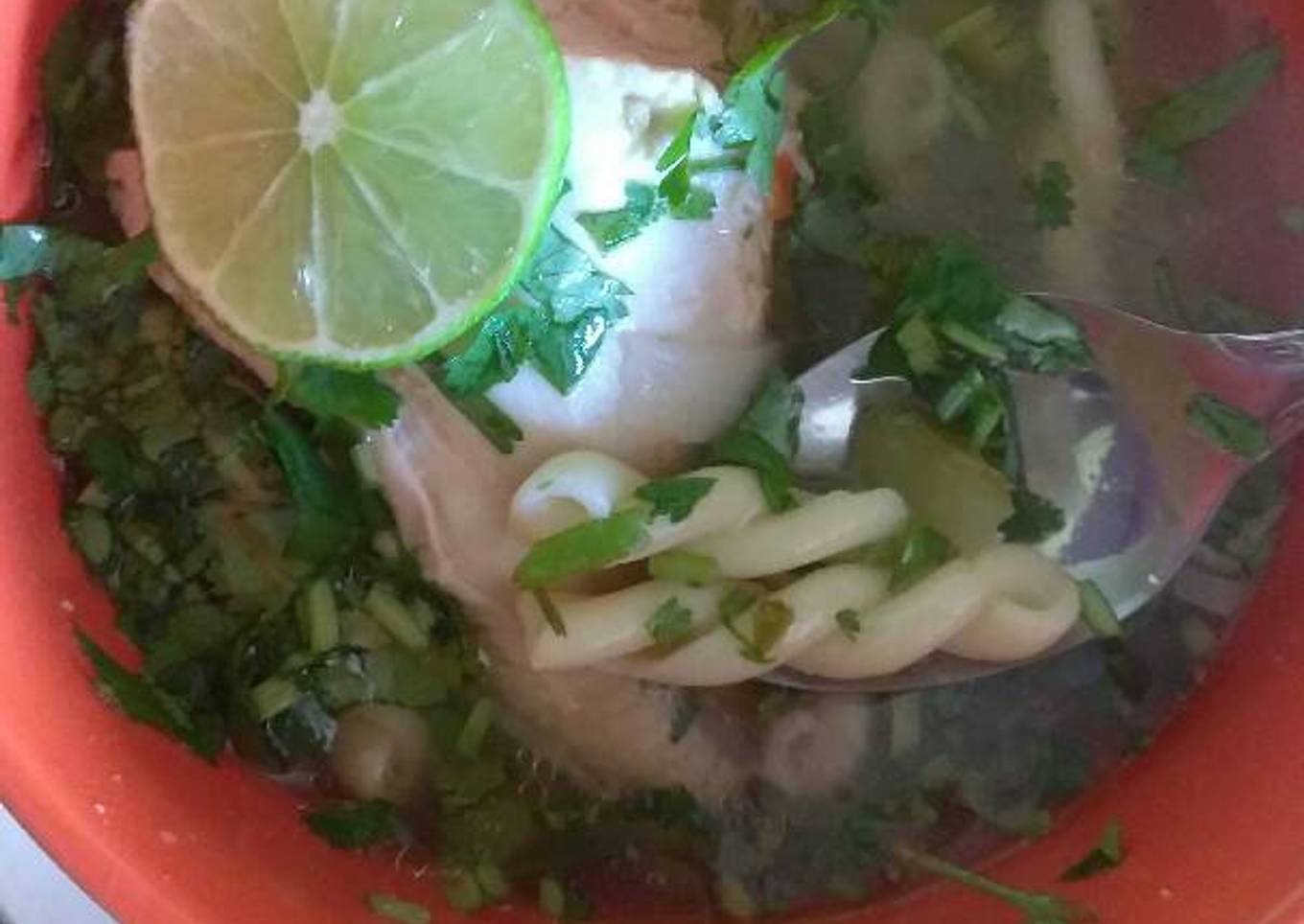 Sopa de Pollo con cilantro