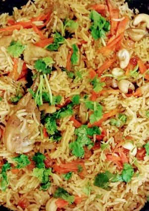 A picture of Afghani pulao or kabuli pulao.