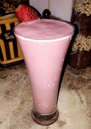 صورة لوصفة عصير فراولة و حليب 🍓