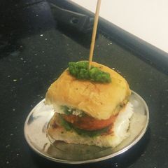 A picture of Mumbai Style Vada Pav.