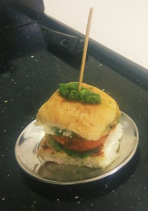 A picture of Mumbai Style Vada Pav.