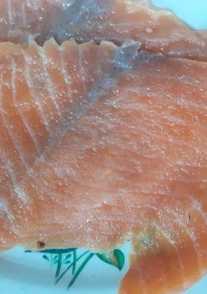 Una foto de Gravlax de salmón