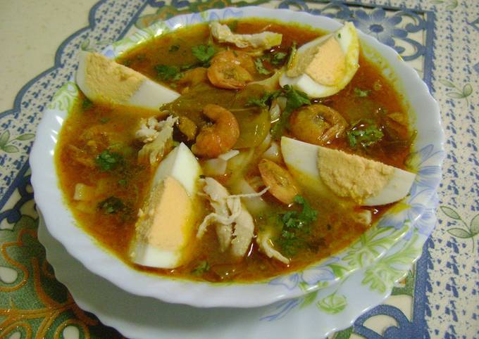 Laksa (Singaporean Noodle Soup)