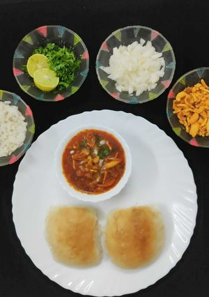 A picture of Misal Pav.