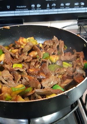 Una foto de Wok de Carne y Verduras
