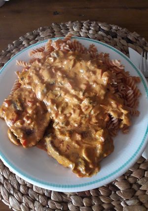 Una foto de Bakonyi gombás - lomo con champiñones de Bakony - comida húngara