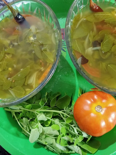 சத்தான முருங்கைக்கீரை சூப் (Murunkaikeerai soup recipe in tamil) செய்முறை முக்கிய புகைப்படம்