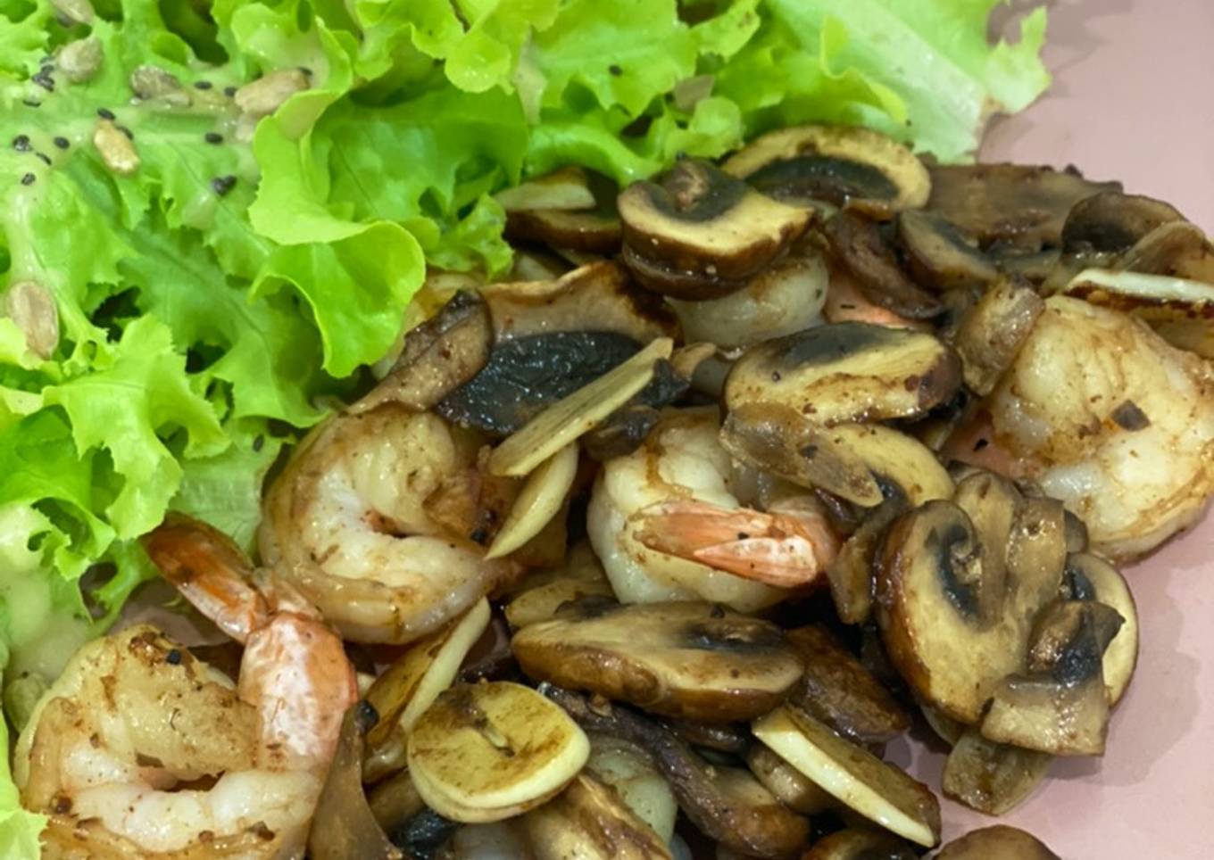 Stir-fried shrimp and mushroom