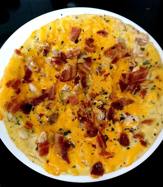 A picture of My left Over Chicken,Bacon & Cheese Omelette 🤩.