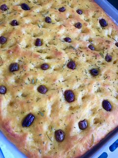 Foto di 99 • Focaccia di zucca con olive taggiasche e rosmarino