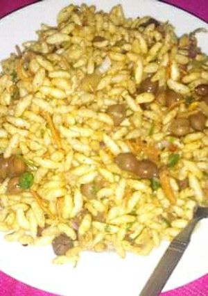আচারের তেল দিয়ে ছোলা মুড়ি মাখা রেসিপির প্রধান ছবি