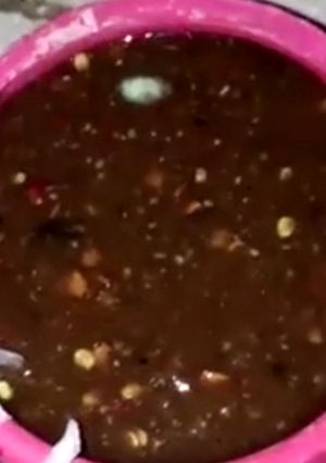 A picture of Imli gurr ki chutney.