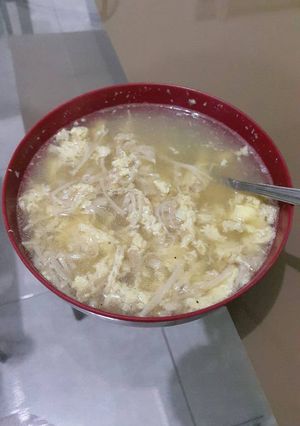 Foto resep Sup telur jamur enoki (egg drop soup with enoki mushroom)