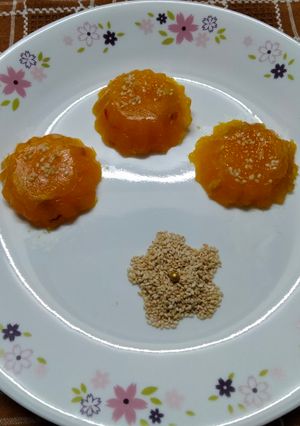 A picture of Custard powder halwa with roasted sesame seeds.