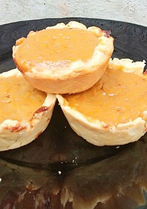 A picture of Pumpkin mini pies.