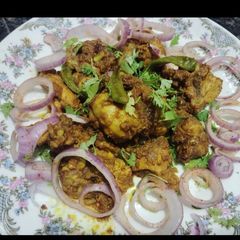 A picture of Dry masala chicken.