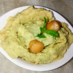 A picture of Mint hummus.