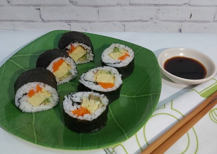 Cara Gampang Menyiapkan Sushi gulung sederhana yang Enak